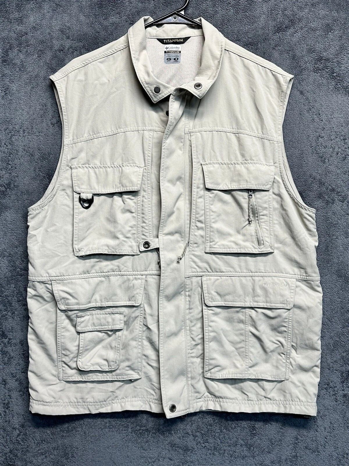 Columbia Titanium Outdoor Vest Men's Large Hiking Fishing Utility Khaki Omni Dry
Opens in a new wind