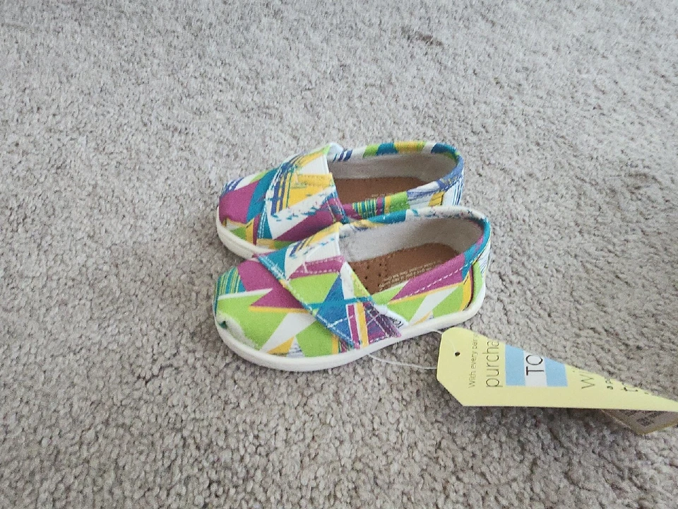 Toms Tiny Classics 5 Triángulos Brillantes Multi Lona Nuevos Con Caja Envío Gratis  Foto 3 de 4