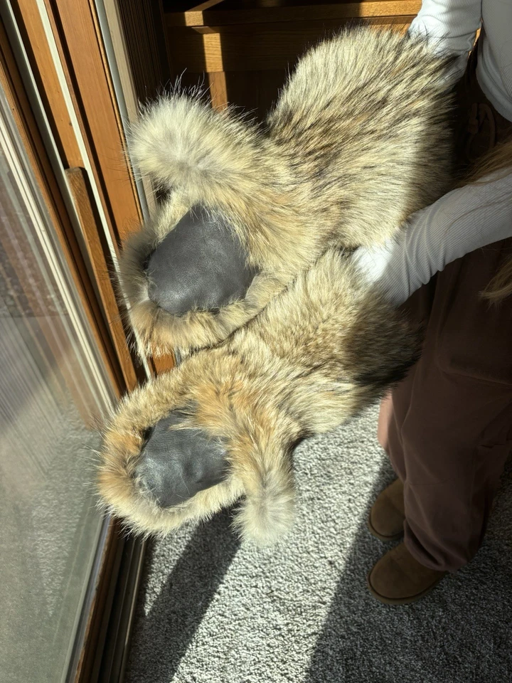 Authentic Coyote Fur Mittens with Sherpa Liners. Size Large. Very Warm! New - Image 3 of 4