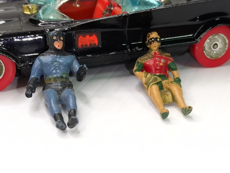 Винтажный Бэтмобиль Corgi с Фигурками Вариант Красных Шин Литой Проект Восстановления - Изображение 2 из 4