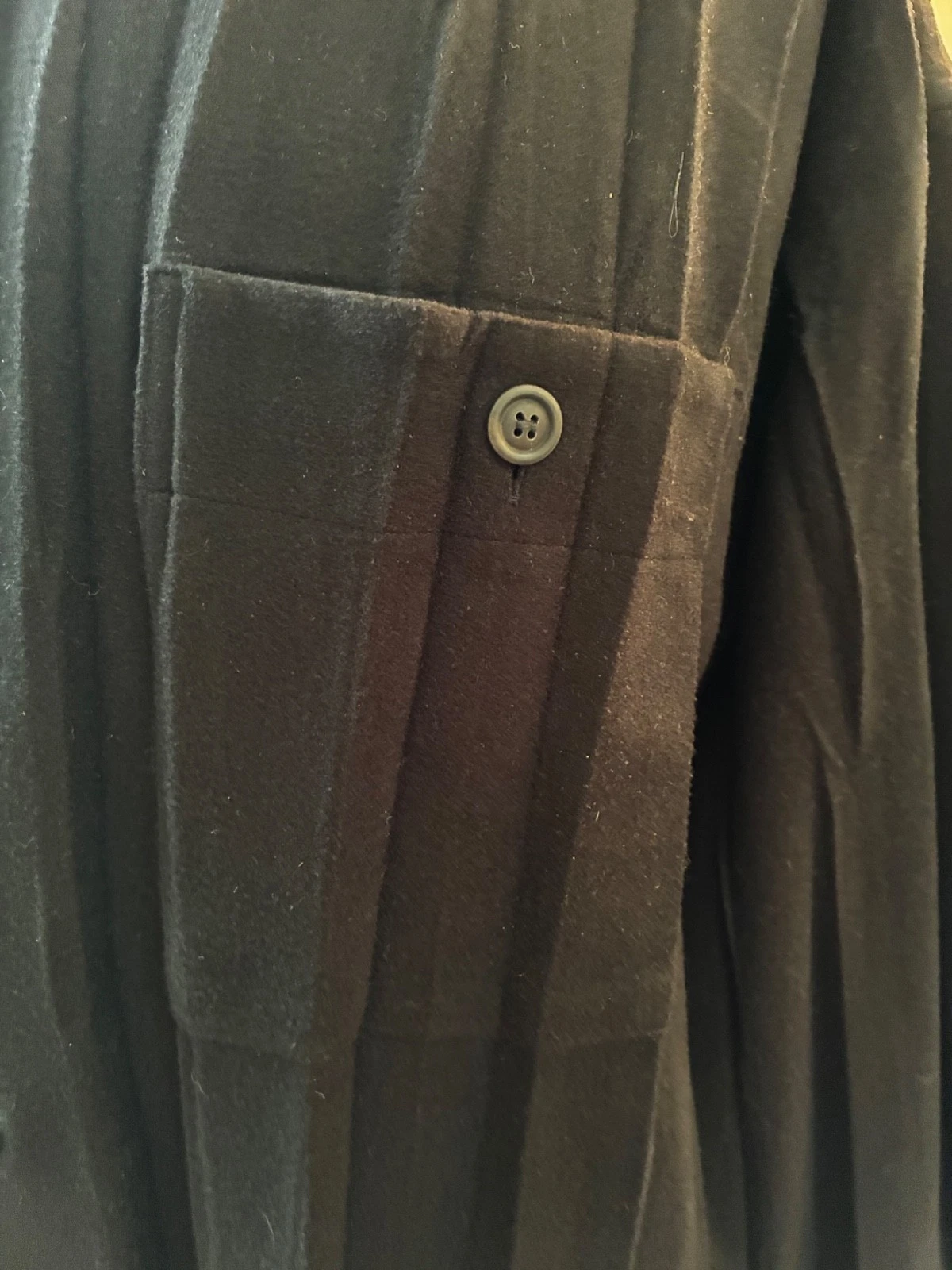 Men’s Issay Miyake pleated heavy shirt - product detail image 3
