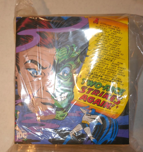 MEZCO ONE:12 DC GOLDEN AGE BATMAN VS TWO-FACE EXCLUSIVE NEVER OPENED - Picture 2 of 5