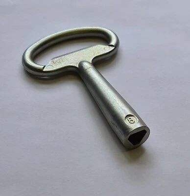 LOWE AND FLETCHER Original Lowe und Fletcher 8 mm Dreieck Schlüssel verchromt TR2 9304673