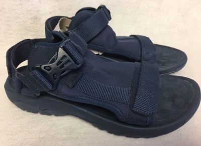 black pointed boots leather