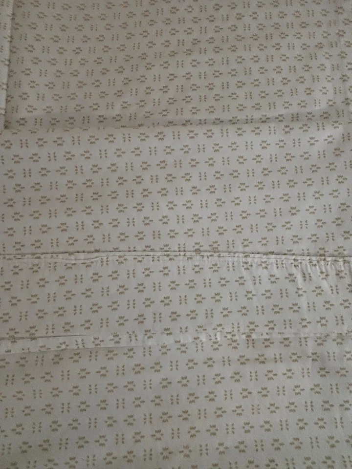 Threshold Performance TWIN XL Flat Sheet Smooth Satin Weave Small Geometric - Image 2 of 4