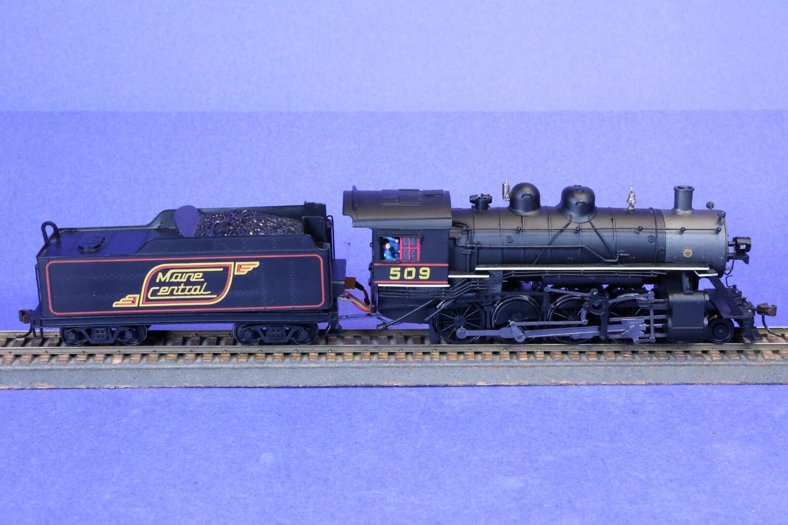 Spectrum HO Maine Central Baldwin 280 Steam Engine & Tender Runs