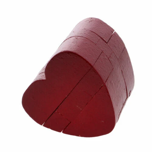 Cubi magici e rompicapi rossi in legno