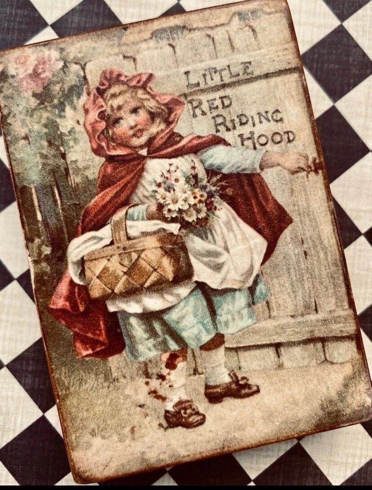 Rimas infantiles de madera de aspecto envejecido decoración de Caperucita Roja vintage Foto 2 de 4