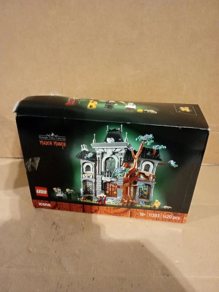 LEGO Icons 11383 Mayor Manor, photo 1 of 4
