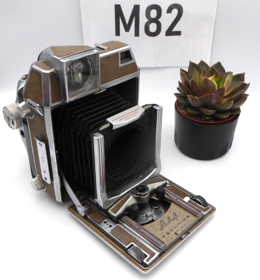 Linhof 69/6X9カメラ用スクリーン 明かりを増す Linhof Technika 6x9 Camera with film back and dark slide. please