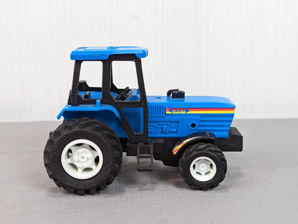 Nuevo lote de juguetes de granja Ray, China: tractor azul 331, tractor rojo China y 3 remolques Foto 3 de 4