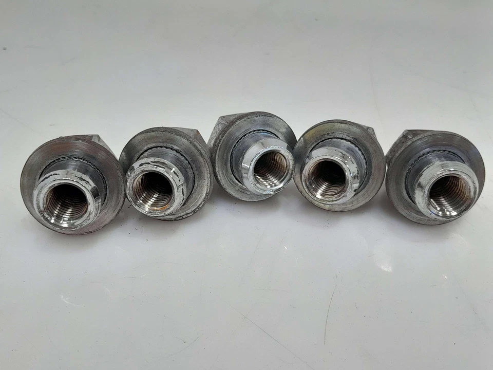 Juego de cinco tuercas de aleación para llantas Lexus Toyota originales OEM 9094201033 Foto 3 de 3