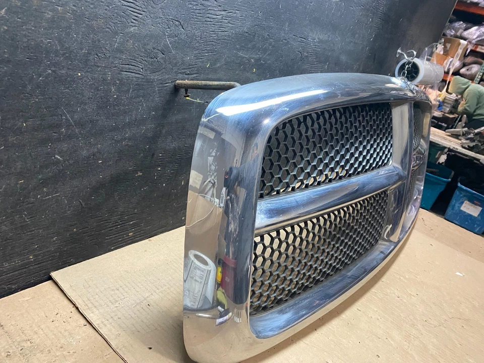 Dodge Ram 1500 2002 2003 2004 2005 OEM parrilla delantera superior u7589 DG Foto 3 de 4
