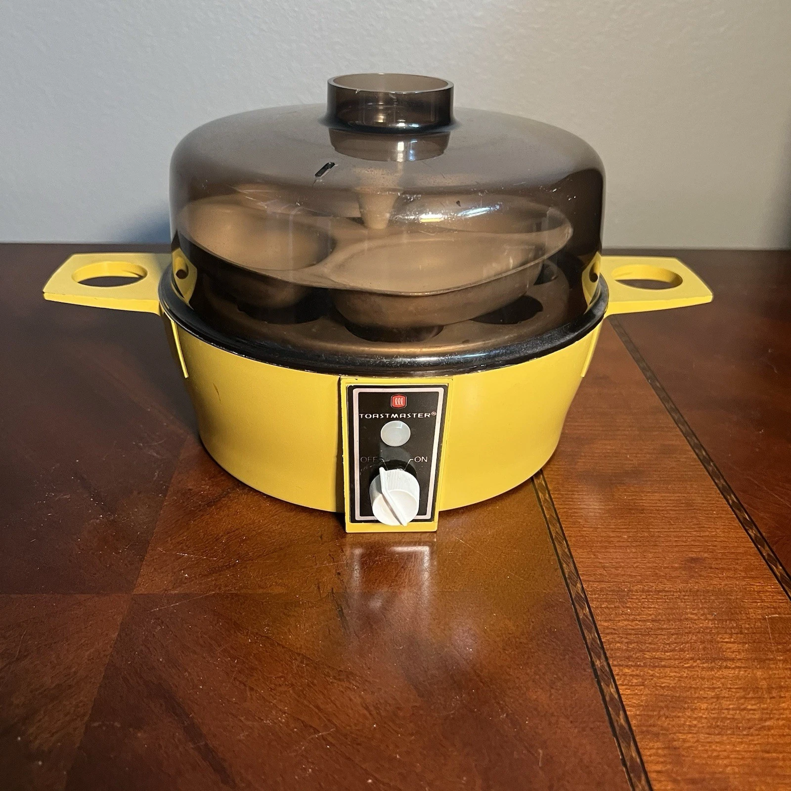 VTG Toastmaster (6501) Egg Cooker Poacher Yellow Retro Kitchen Appliance WORKS
Opens in a new window