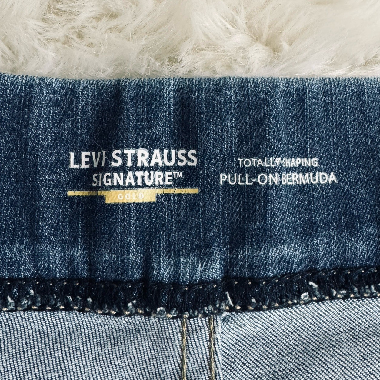 Signature Pull On Bermuda Totally Shaping Shorts 14 (W32 Inseam 8.5) Blue Womens thumbnail 4