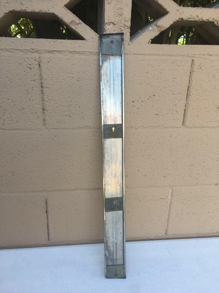 Buick LeSabre 1977-1979 moldura puerta trasera lado pasajero Foto 3 de 4