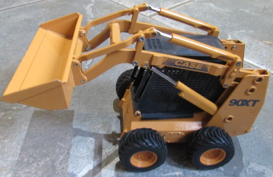 Toy Ertl Case 90XT Diecast Skid Steer Loader 1/16 Scale - Image 3 of 4