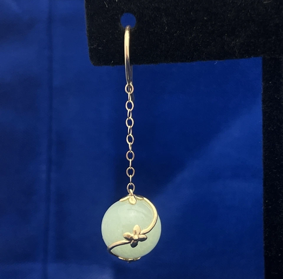 Delicados aretes con flores colgantes de jade verde menta de oro amarillo de 14 quilates 5,89 g Foto 2 de 4