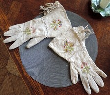Very Fine American Embroidered  Beaded Gauntlet Fringed Gloves