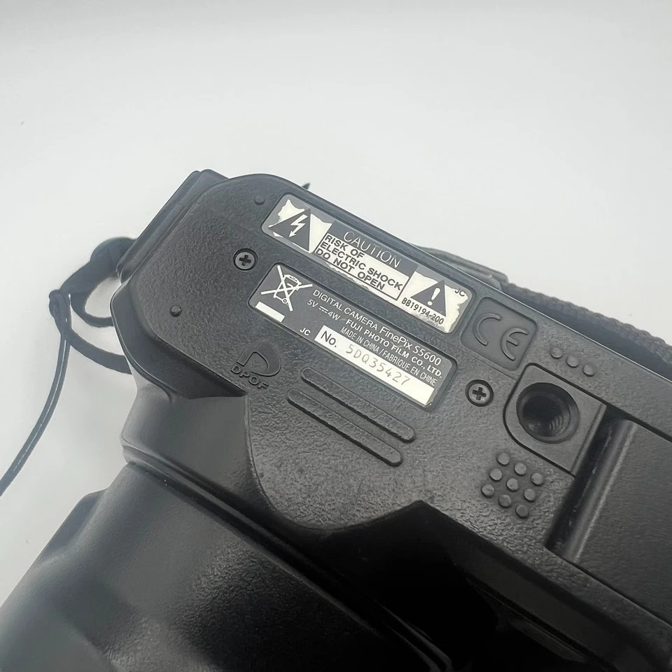 Fujifilm FinePix S5600 Digital Bridge Camera 5.1MP 10x Zoom + Case Tested, photo 4 of 5