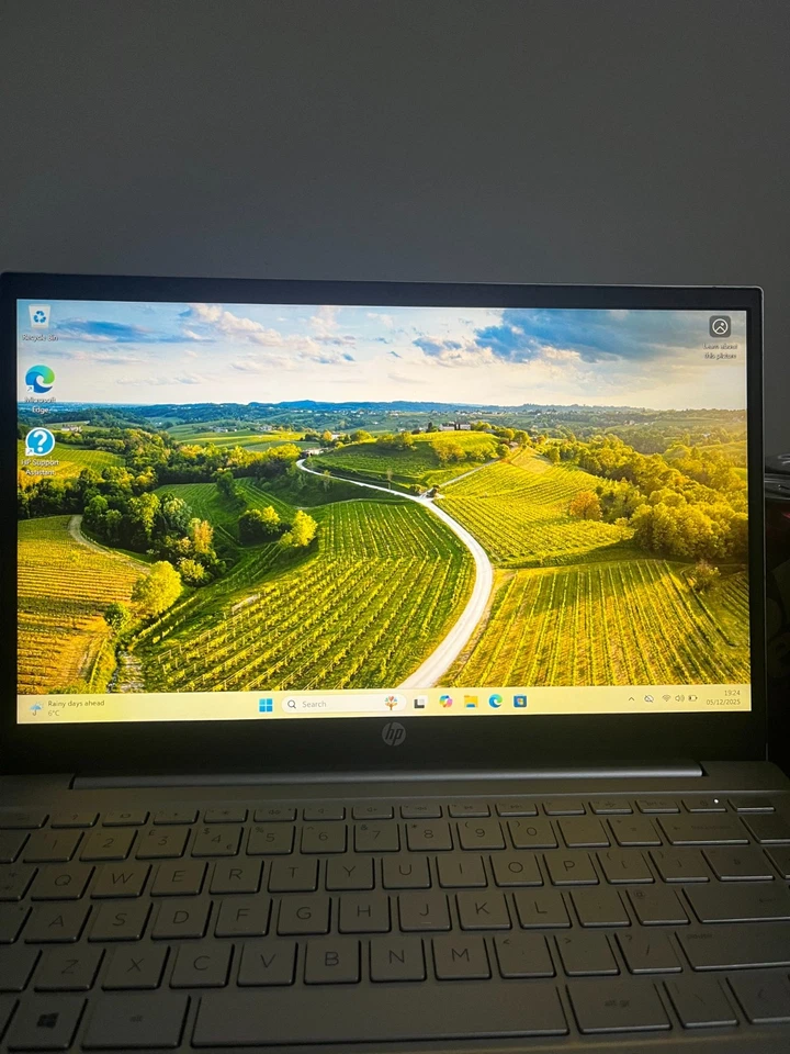 HP Pavilion 14-dv0521sa 14" - Touchscreen, Intel Core i5, 512GB SSD, Silver - Image 2 of 4