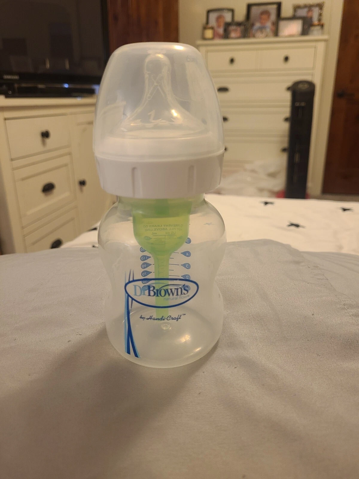 New. (8) Dr. Brown's 5 Oz Baby Bottles.