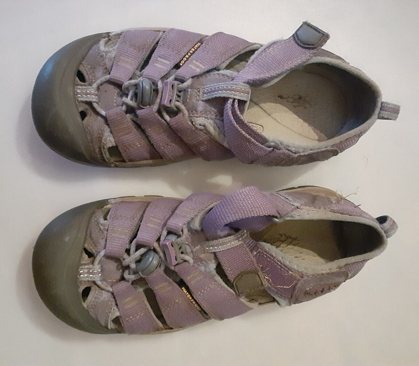 Scarpe sandali impermeabili viola Keen taglia 5 o ragazza 2 3. STRAPPATO