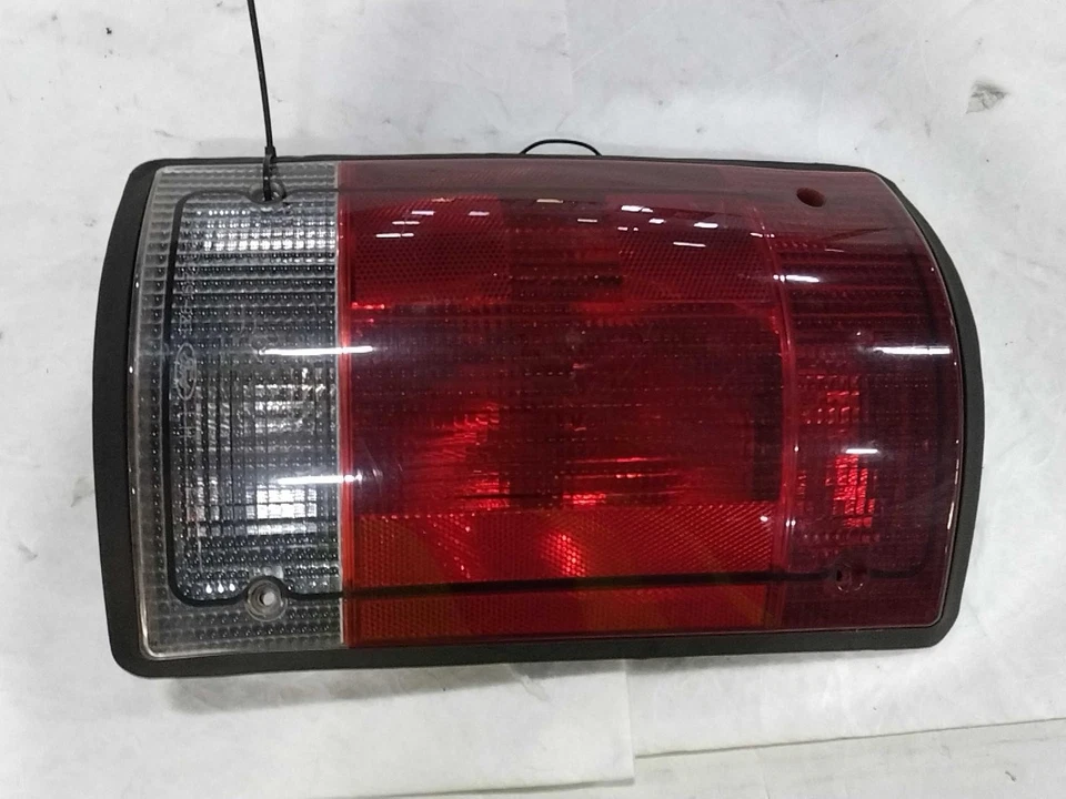 2011 Ford E250 Van Left Tail Light Assembly - White - Used - 577020 Foto 2 de 4