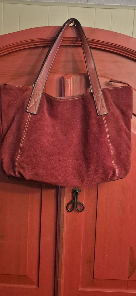 Bolso de Hombro Bolso de Mano Kate Landry Rojo Gamuza y Cuero Guijarro Grueso Flexible Usado en Excelente Condición Foto 4 de 4