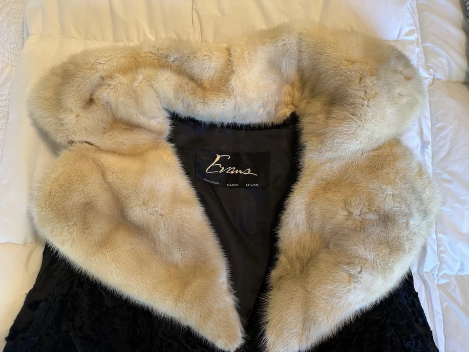 Jaqueta Evans Vintage Feminina Média Preta Bronzeada Cinto Gola de Pele Texturizada Anos 60 - Imagem 3 de 4