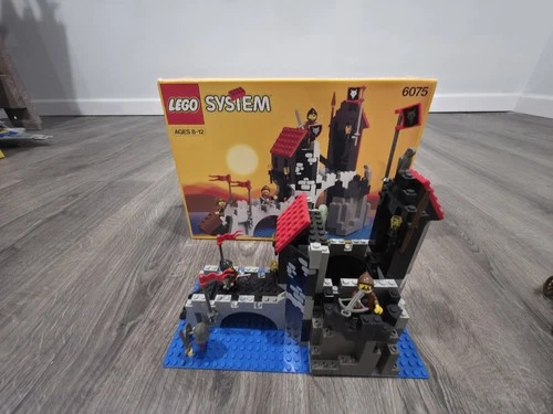 LEGO Castle: Wolfpack Tower (6075), Mint And 100% Complete W NICE Box