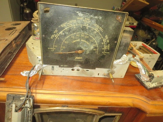 Vintage 1939 Art Deco Zenith 7S682 AM/Shrtwave Console Radio