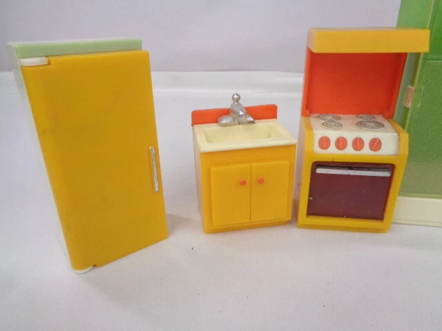 Muebles vintage para casa de muñecas Fisher Price Mid-Century - baño de aguacate - cocina dorada Foto 2 de 4