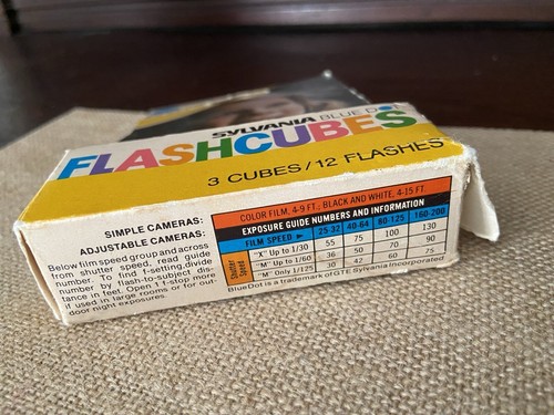 Sylvania Blue Dot Flashcubes Camera Flash Cubes 2 Pack 8 Flashes NEW OLD STOCK - Picture 11 of 11