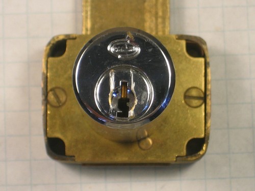 CORBIN #0738 SCHUBLADENSCHLOSS, CHROM POLIERT, FÜR 1-3/8" STÄRKE, SCHLÜSSEL #4T39443 - Bild 5 von 6