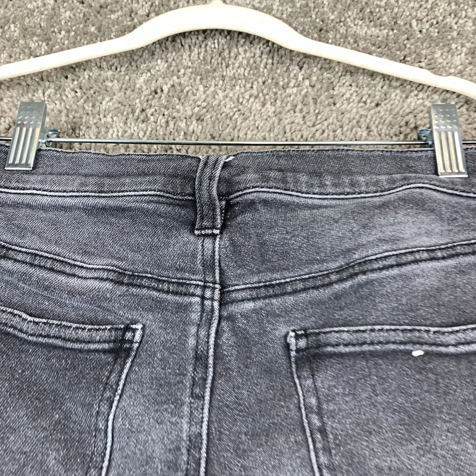 Celebrity Pink Cut-Off Short Women's Size 11/30 Black High Rise Raw Hem 5-Pocket - Image 4 of 4