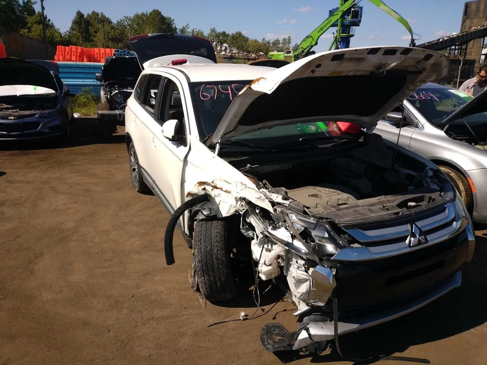 Espejo retrovisor interior blanco fabricante de equipos originales Mitsubishi Outlander 2017 - usado Foto 4 de 4