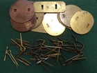 WW1-11 AUSTRALIAN MILITARY BRASS FIXING PINS & BACKING PLATES FOR BADGES