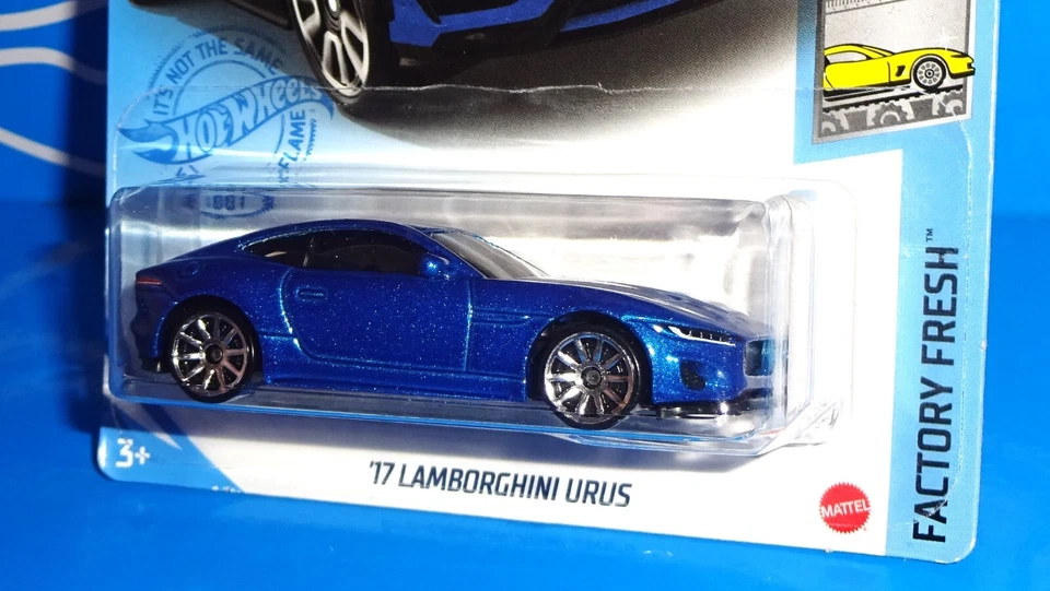 Hot Wheels Factory Board Error 2020 Jaguar F-Type Blue on '17 URUS Blue Board Foto 2 de 4