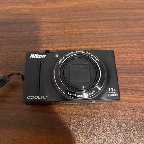 NIKON COOLPIX S8200 16.1MP Compact Digital Camera 14x Optical Zoom - 90% New - Picture 1 of 6