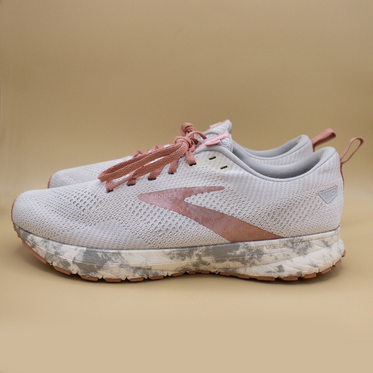 Brooks Adrenaline Brooks Vapor M Brooks Revel Brooks Vapor White