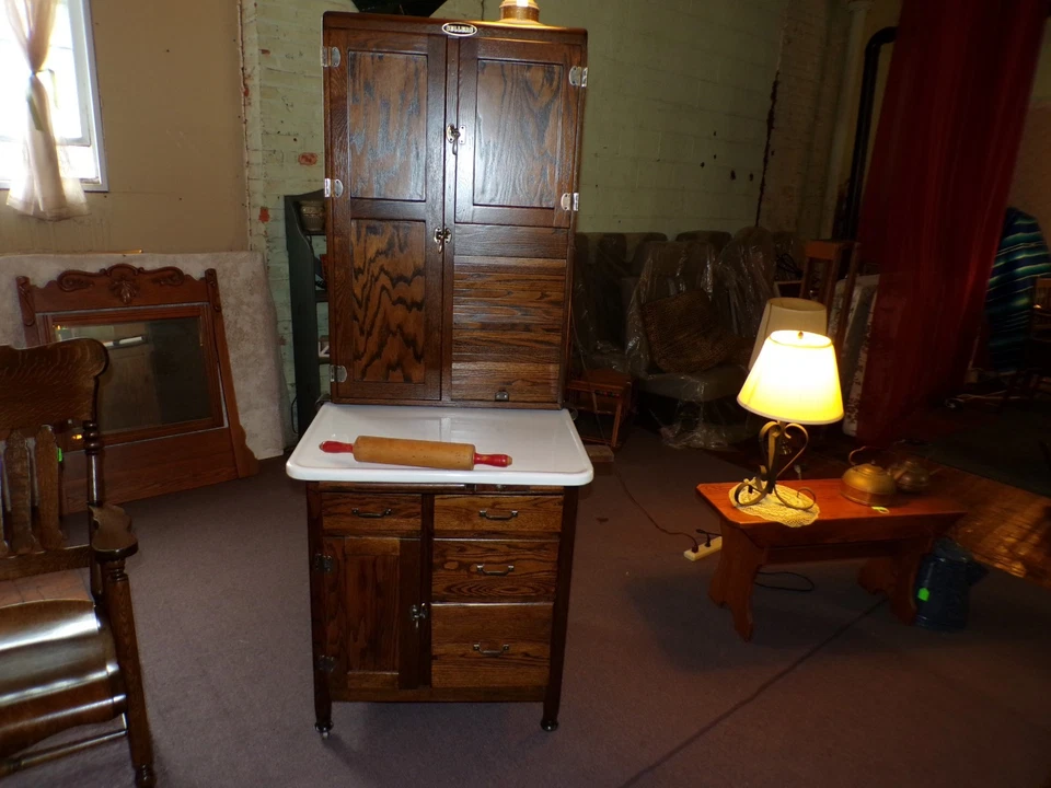 Antiguo gabinete Hoosier de roble marca vendedores apartamento tamaño 27" repintado años 20 Foto 2 de 4