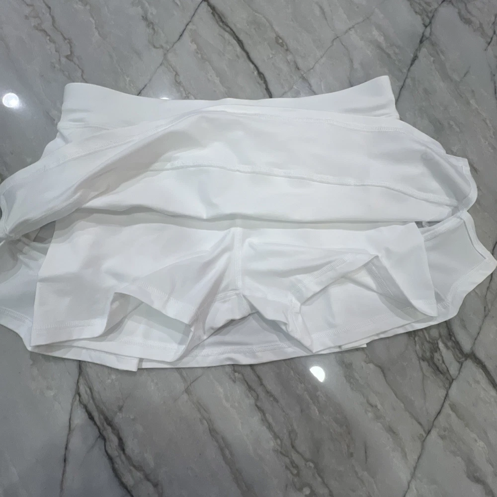 Sofibella 13" White Pleated Golf & Tennis Skort for Women - Size Large NWT $70
