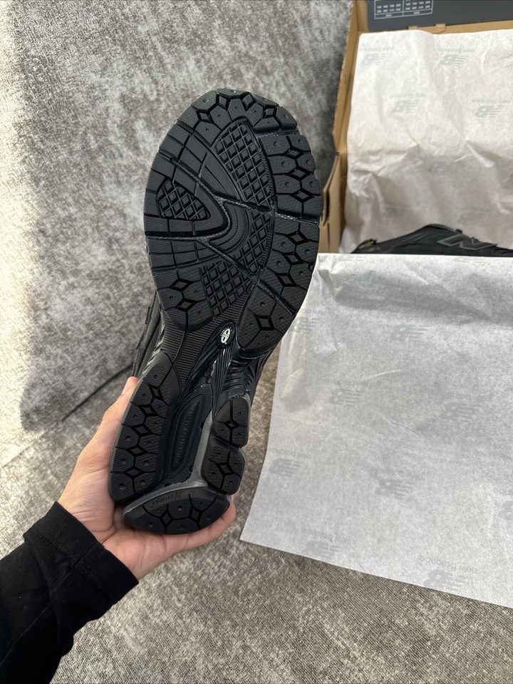 Size UK 9 New Balance 2002R Men's Grey/Black Reflective Trainers