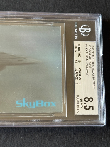 1996 Skybox STAR TREK VOYAGER Lenticular #4 Captain Janeway KATE MULGREW BGS 8.5 - Picture 4 of 12