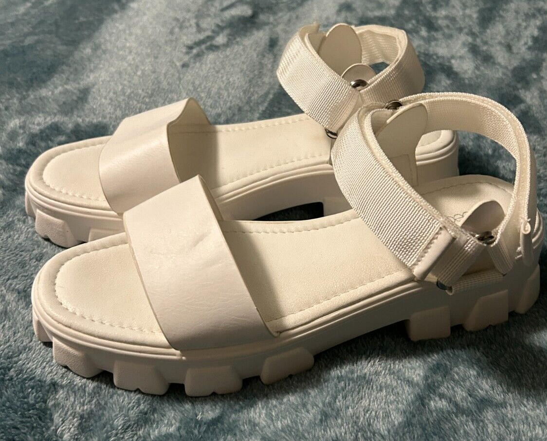 Riley Women's Lug Sole Sandals Size 9 Comfortable Stylish