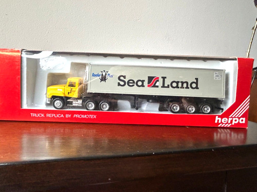 HERPA #6233 Mack 10 Whl. Cabina con triple eje Cont. Remolque "Sea Land" H.O. 1:87 | Zustand: New