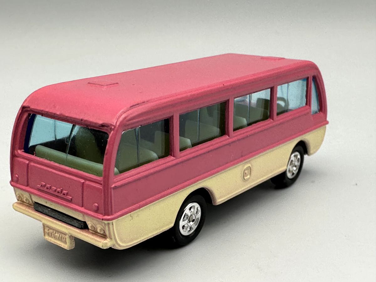 トミカ【46】 MAZDA LIGHT BUS ひまわり 幼稚園バス トミカ【46】 MAZDA LIGHT BUS ひまわり 幼稚園バス 【公式通販】