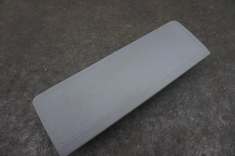 Airbag inferior de rodilla pasajero delantero derecho negro OEM 8W0880842 Audi S5 B9 2018-24 Foto 2 de 4