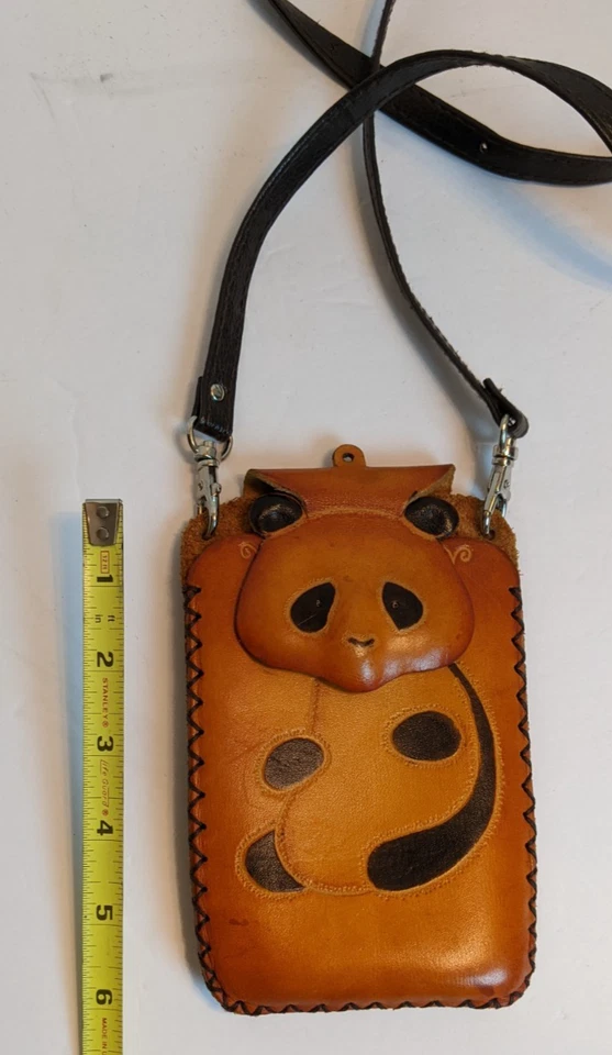 Bandolera de cuero para teléfono Panda Foto 2 de 4